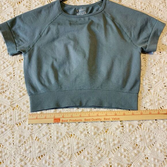 Women's (M) Blue Turquoise Workout Crop Top - Short Sleeve Ribbed Bust Detail - Picture 5 of 7